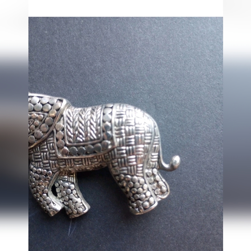 Elephant Brooch Silver Color Rhinestone Solid - Picture 4 of 7